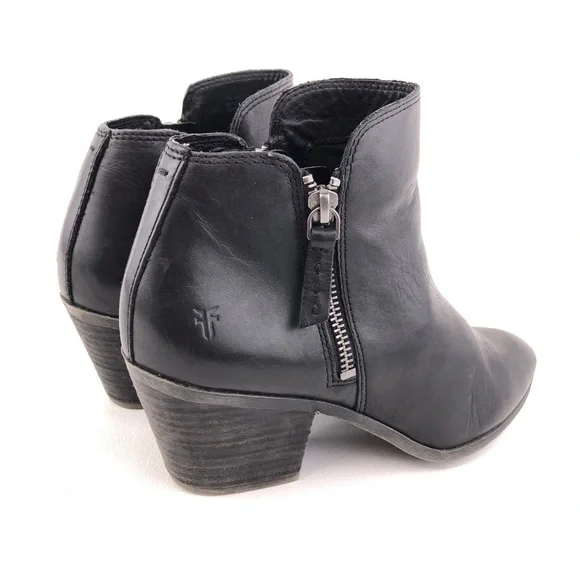 Frye Judith Black Leather Zip Ankle Booties 7M
